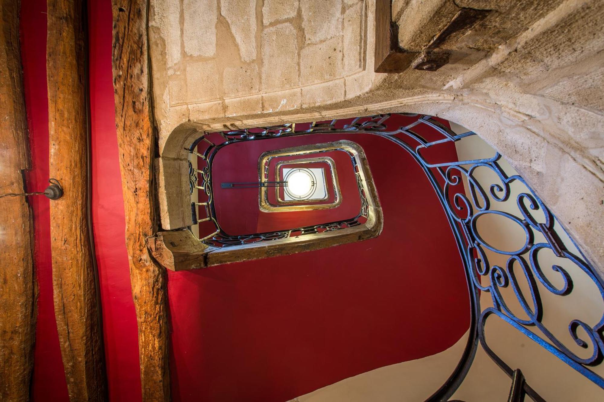 Mije Marais Hostel Paris Exterior foto Staircase
