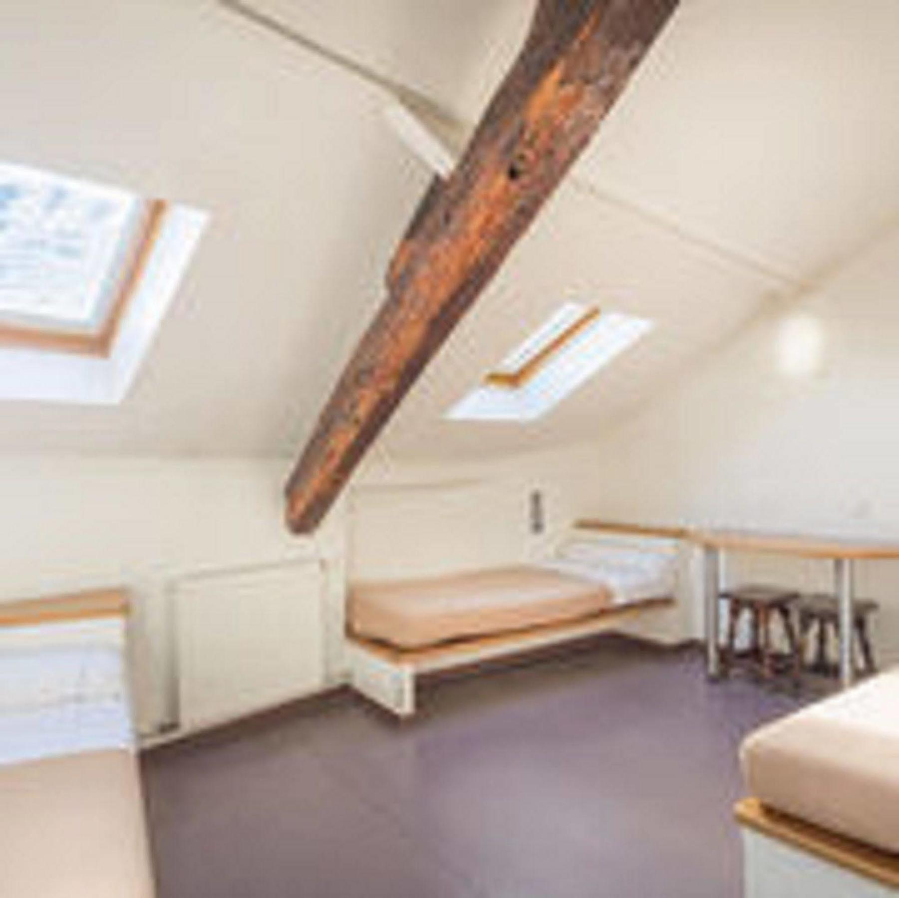 Mije Marais Hostel Paris Exterior foto A room in the attic of the house