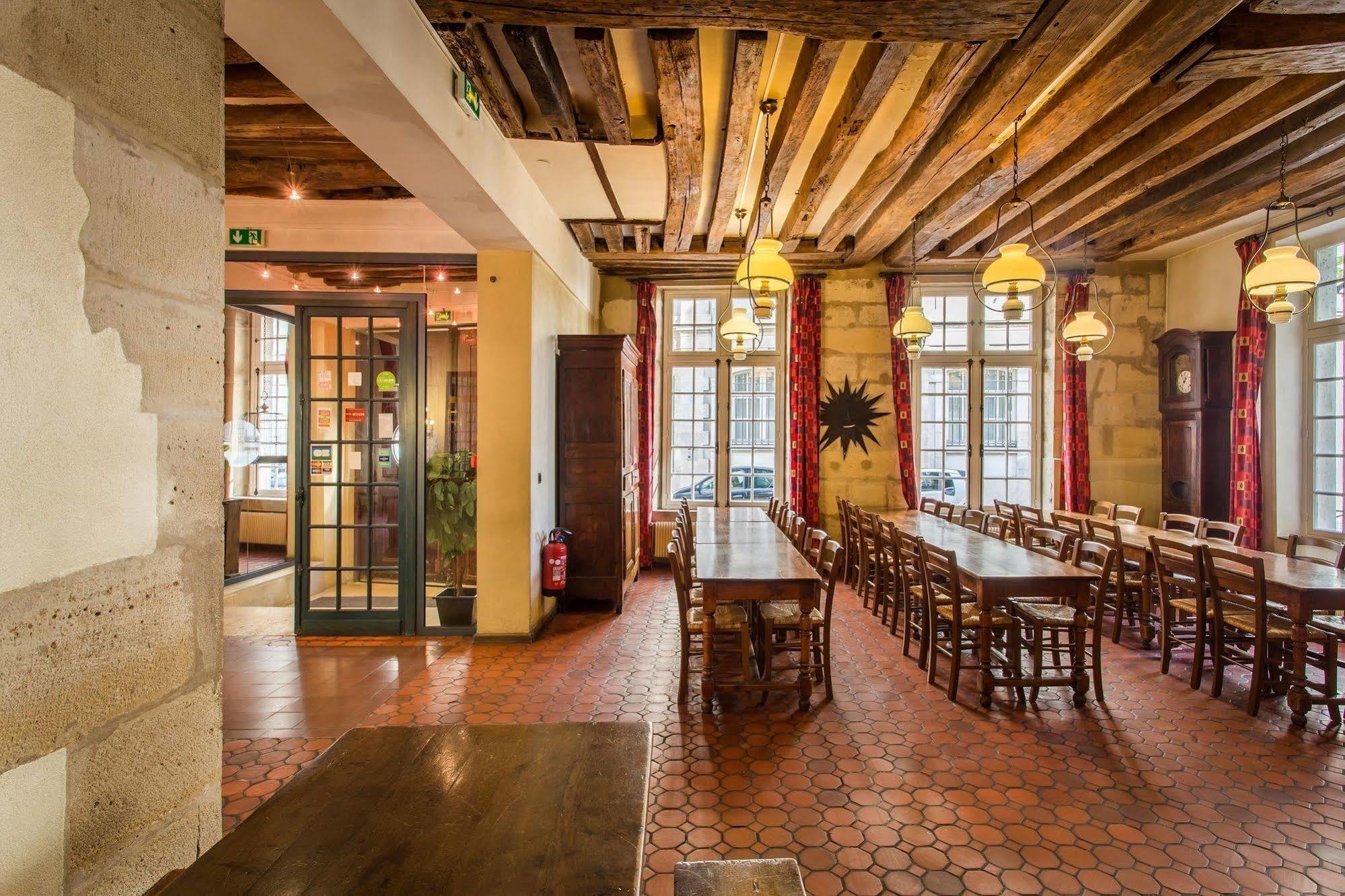 Mije Marais Hostel Paris Exterior foto The interior of the restaurant
